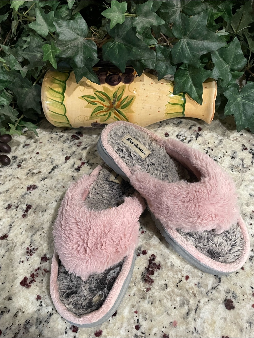 The Comfort of DEARFOAMS Pink & Gray Size Medium (7-8) Thongs w Memory Foam